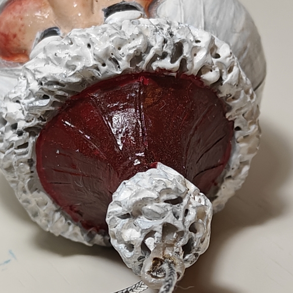 Adorable Christmas Santa Claus Resin Hand Painted Ornament - Picture 4 of 5